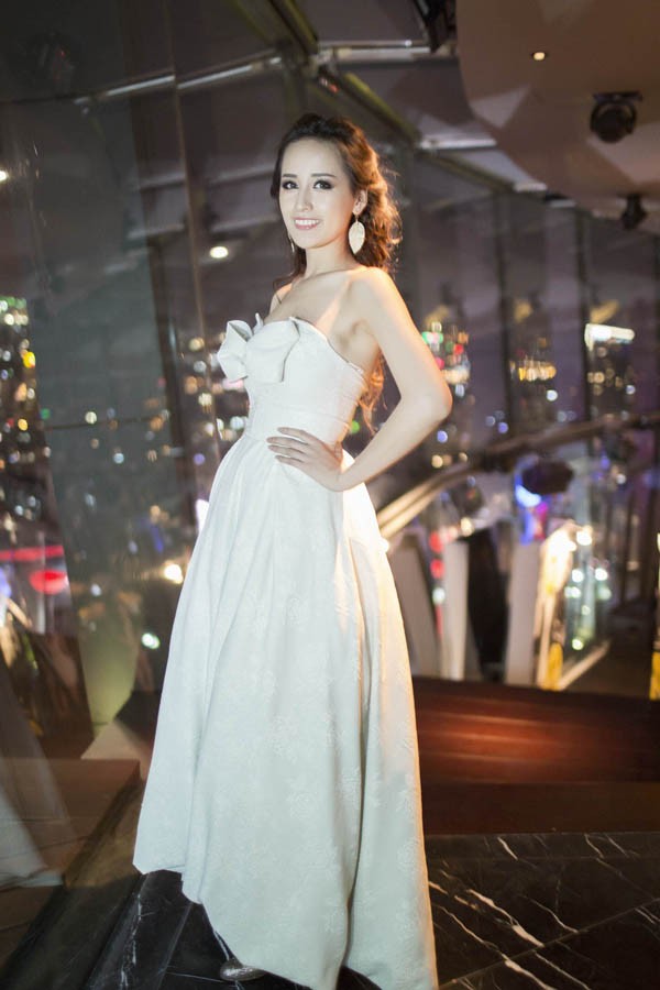 Mai Phương Thúy gợi cảm trên tầng cao Sài Gòn - ảnh 6